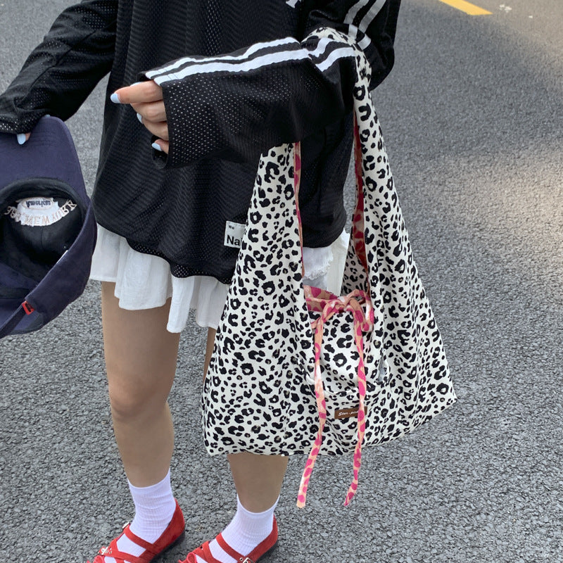 Damen Hobo-Tasche mit verspieltem Punktedesign und praktischem Kordelzug Nord Taschen