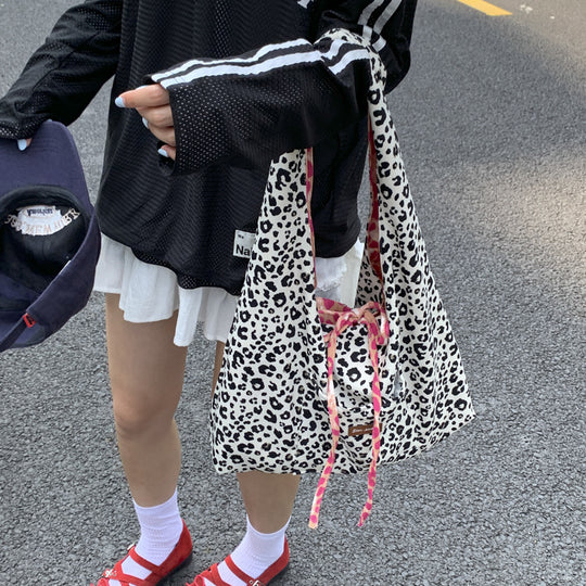 Damen Hobo-Tasche mit verspieltem Punktedesign und praktischem Kordelzug Nord Taschen