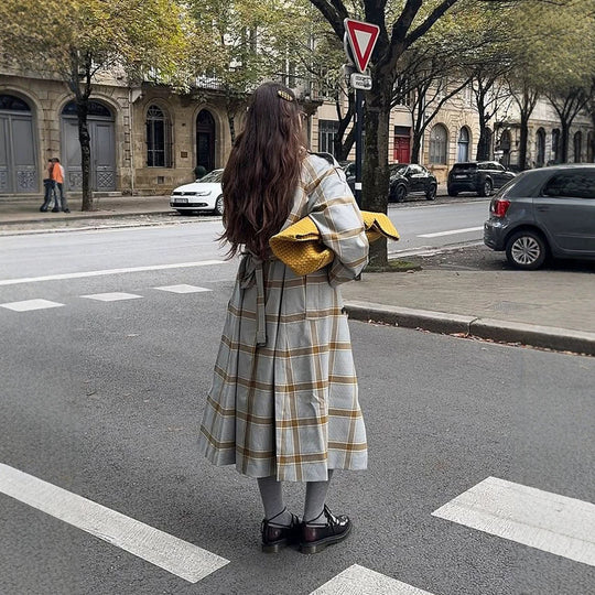Damen langer kariierter Mantel im Trenchcoat-Stil mit doppelter Knopfleiste Nord Taschen