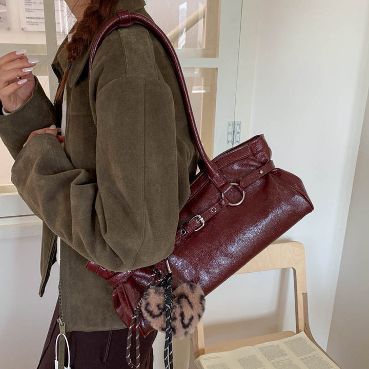 Damen elegante Handtasche mit charmantem Kuschelanhänger Nord Taschen