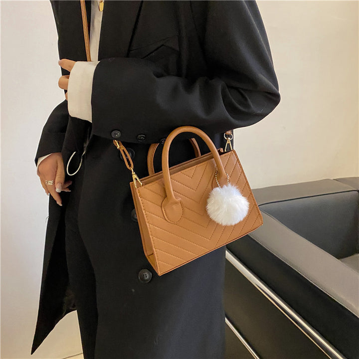Damen elegante Handtasche im strukturierten Chevron-Design Nord Taschen
