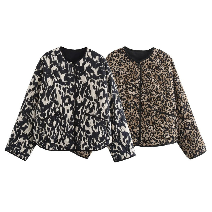 Damen 60+ gesteppte Kurzblousonjacke im Animalprint mit Rundhals und aufgesetzten Taschen Nord Taschen