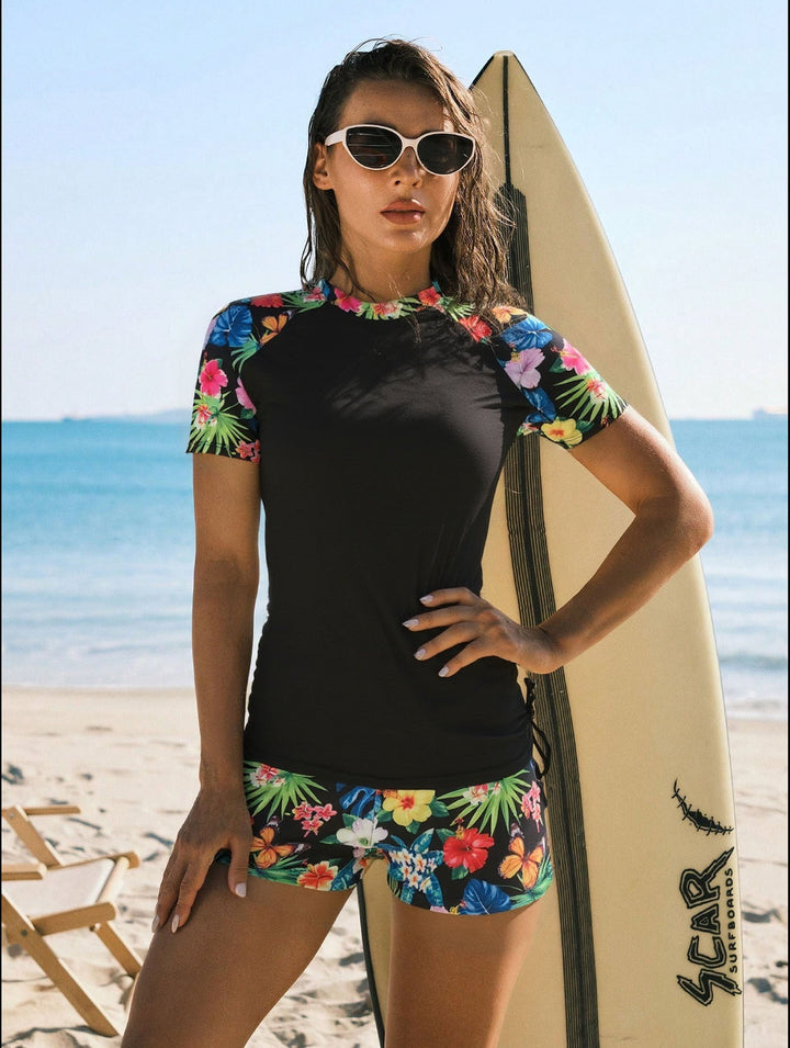 Damen Surf- und Sportanzug mit floralen Akzenten