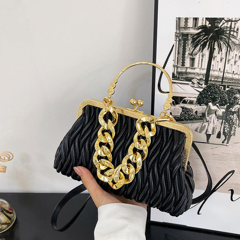 Damen elegante Handtasche mit kreativem Wellenmuster und goldener Kettenverzierung Nord Taschen