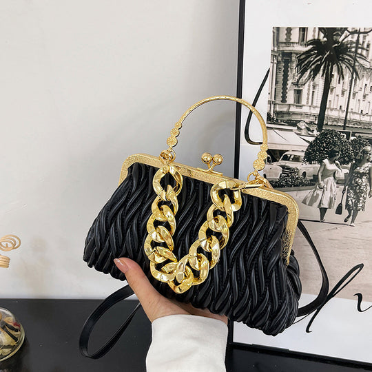 Damen elegante Handtasche mit kreativem Wellenmuster und goldener Kettenverzierung Nord Taschen