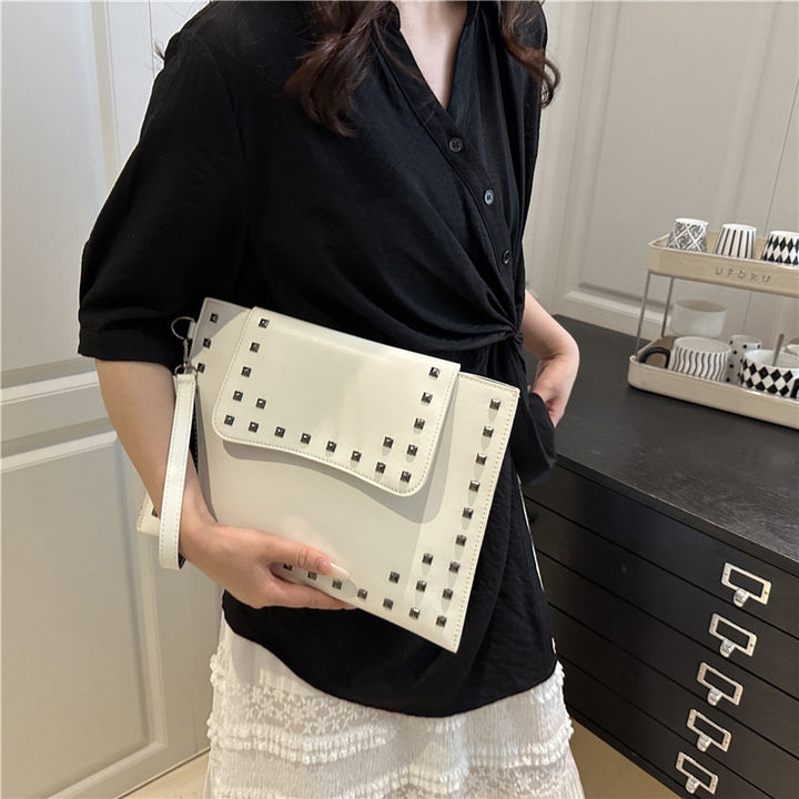 Damen elegante Clutch mit Nietenakzenten Nord Taschen