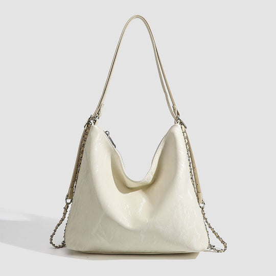 Damen Hobo-Tasche mit großzügigem Innenraum und eleganter Kettenapplikation Nord Taschen