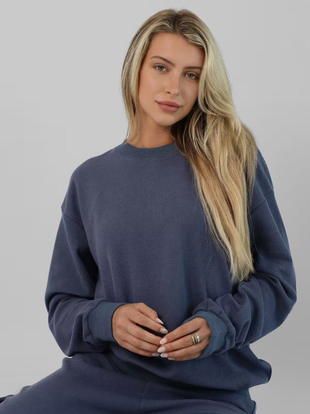 Damen geräumiges Waffelstrick-Loungewear-Set mit Rundhalsausschnitt und Tunnelzughose Nord Taschen