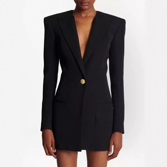 Damen kurzes Blazerkleid im minimalistischen Tailoring mit betonter Schulter und Ein-Knopf‑Verschluss Nord Taschen