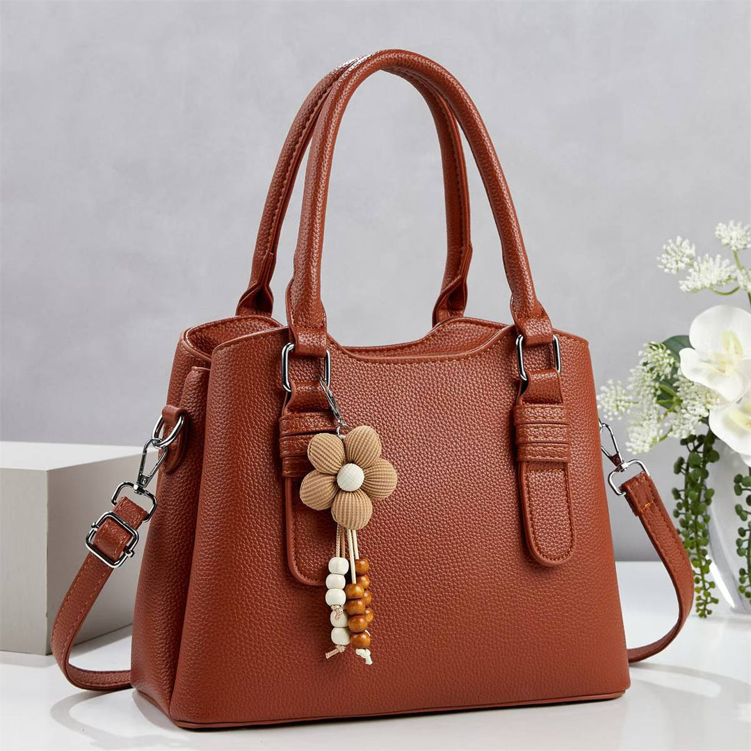 Damen elegante Handtasche mit verspieltem Anhänger Nord Taschen