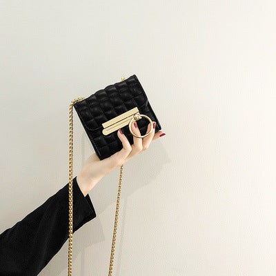 Damen Clutch mit stilvollem Kettenriemen und eleganter Steppverarbeitung Nord Taschen