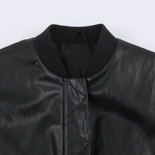 Damen Bomberjacke aus Lederoptik mit verdeckter Klappe, taillierendem Rippbund und schrägen Pattentaschen Nord Taschen