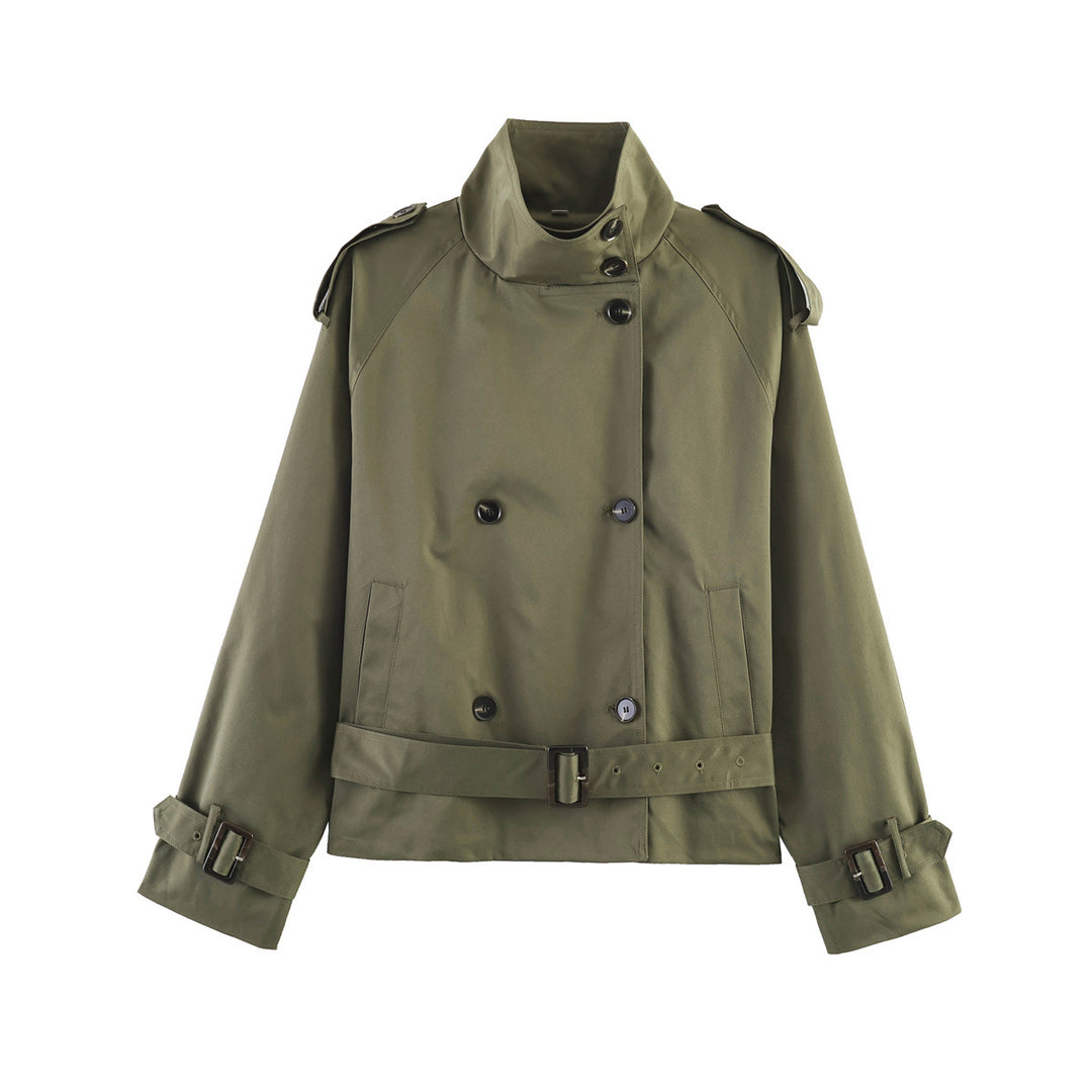 Damen 20+ kurzer Doppelreiher Trenchblouson im Boxy‑Cut mit Stehkragen Schulterklappen und verstellbarem Taillengürtel Nord Taschen