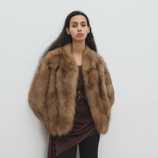 Damen Kurzmantel aus hochflorigem Kunstpelz mit tailliertem Boxy-Schnitt und voluminösem Schalkragen Nord Taschen