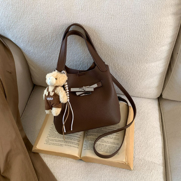 Damen elegante Handtasche mit abnehmbarem Plüschanhänger Nord Taschen