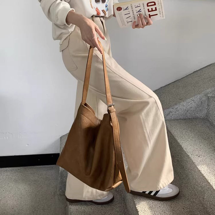 Damen Hobo Tasche mit praktischem Innenlayout und abnehmbarem Kosmetiktäschchen Nord Taschen