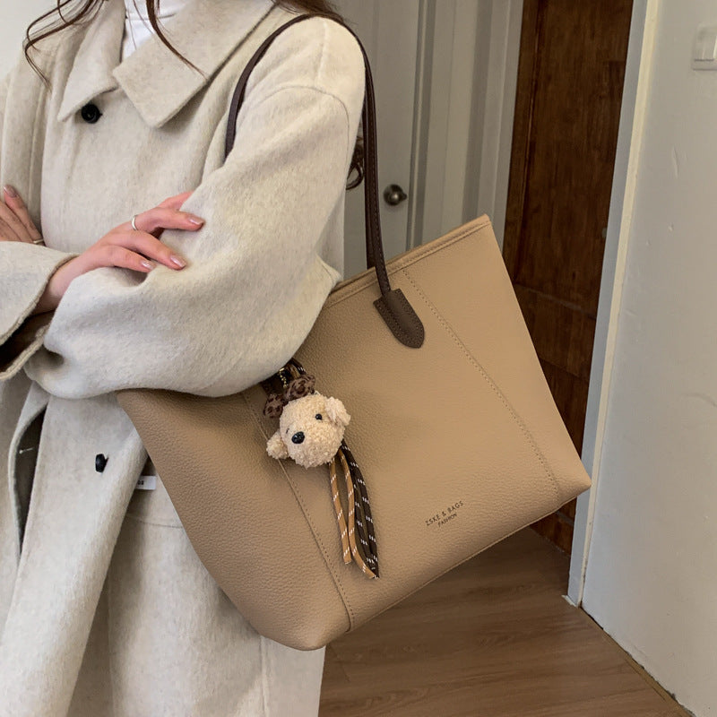 Damen Shopper-Tasche mit verspieltem Tieranhänger Nord Taschen