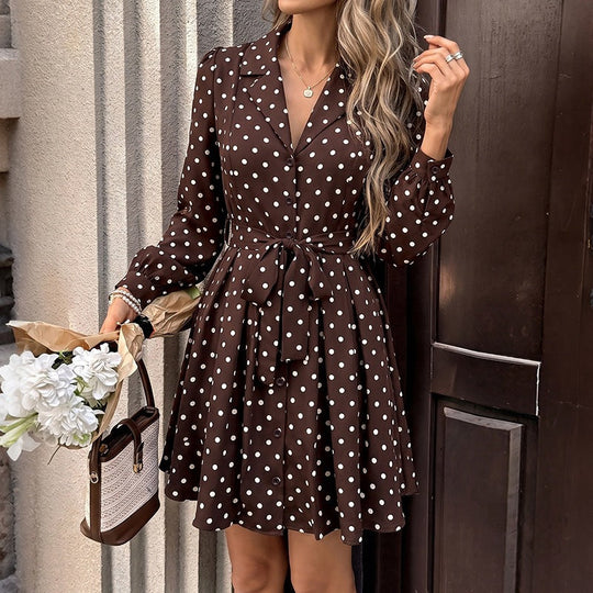 Damen Gepunktetes Hemdblusenkleid mit Taillengürtel und schwingender A-Linie Nord Taschen
