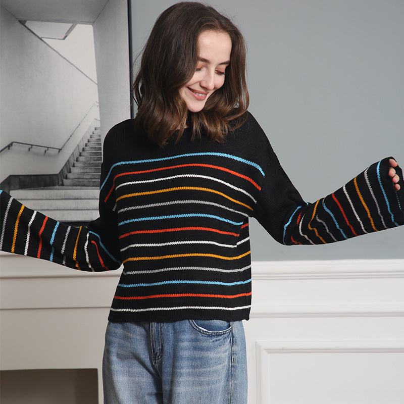 Damen Kurzgeschnittener Feinstrick-Pullover mit Rundhalsausschnitt, mehrfarbigen Horizontalstreifen und überschnittenen Schultern Nord Taschen