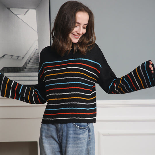 Damen Kurzgeschnittener Feinstrick-Pullover mit Rundhalsausschnitt, mehrfarbigen Horizontalstreifen und überschnittenen Schultern Nord Taschen