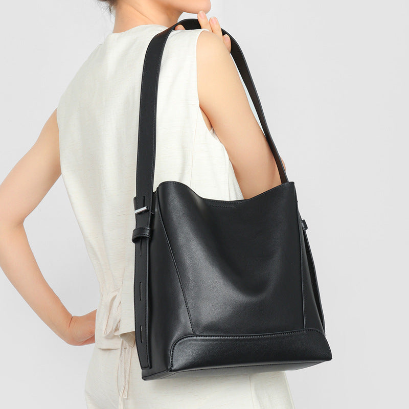 Damen Hobo-Tasche mit elegantem Faltendesign und verstellbarem Tragegurt Nord Taschen