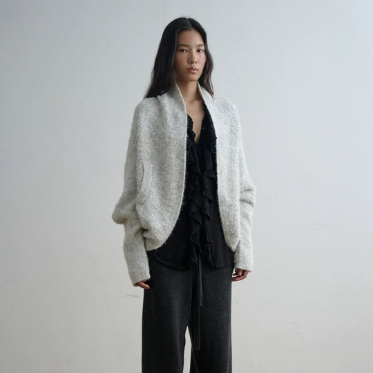 Damen Oversized Bouclé-Strickcardigan mit Schalkragen und aufgesetzten Taschen Nord Taschen