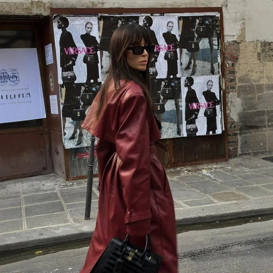 Damen Langer Kunstleder‑Trenchcoat mit Taillengürtel, weitem Revers und wasserabweisender Oberfläche Nord Taschen