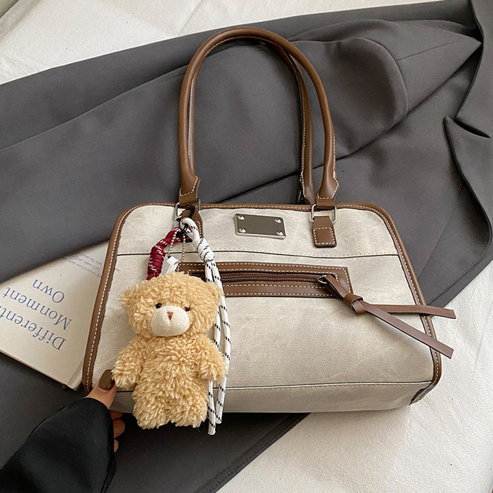 Damen Handtasche mit robustem Stoff und verspieltem Plüschanhänger Nord Taschen