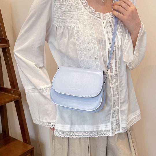 Damen Umhängetasche mit elegantem Klappverschluss und verstellbarem Schulterriemen Nord Taschen