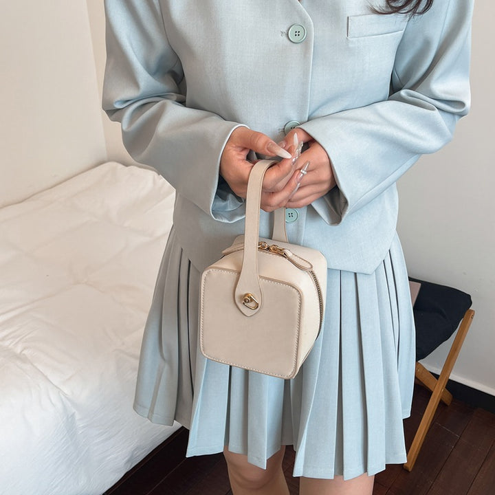 Damen Mini-Handtasche mit abnehmbarem Schulterriemen und elegantem Klappverschluss Nord Taschen