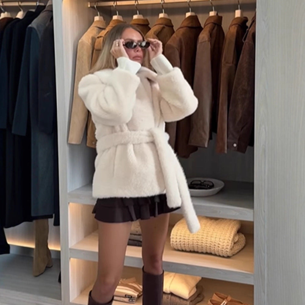 Damen Kurzjacke aus Teddy-Fauxfur mit Oversize-Kragen und Eingrifftaschen Nord Taschen