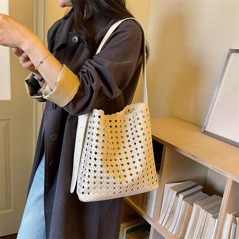 Damen geflochtene Hobo-Tasche aus hochwertigem Kunstleder mit weichem Innenfutter Nord Taschen