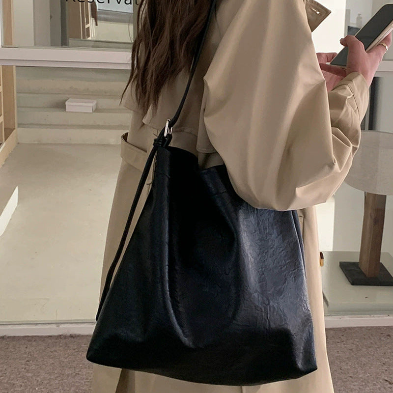 Damen Hobo-Tasche mit abnehmbarem Kosmetiktäschchen und elegantem Faltendesign Nord Taschen