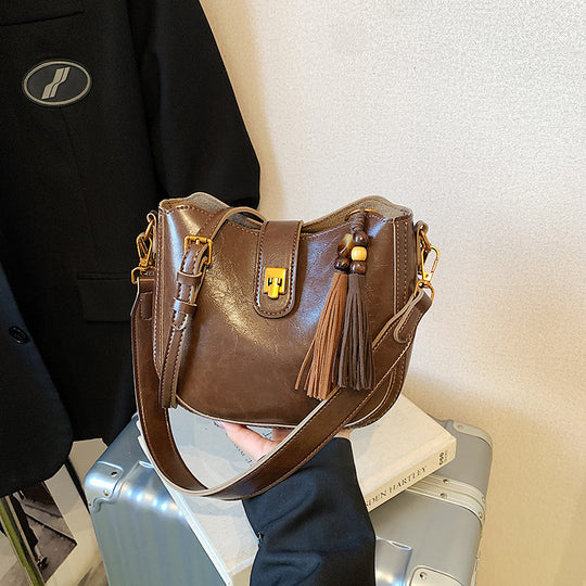 Damen Hobo-Tasche mit eleganten Fransen und modischen Details Nord Taschen