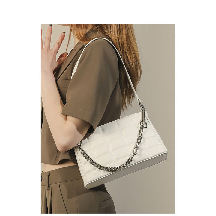 Damen Umhängetasche mit elegantem Kettenriemen und modernem Steppmuster Nord Taschen
