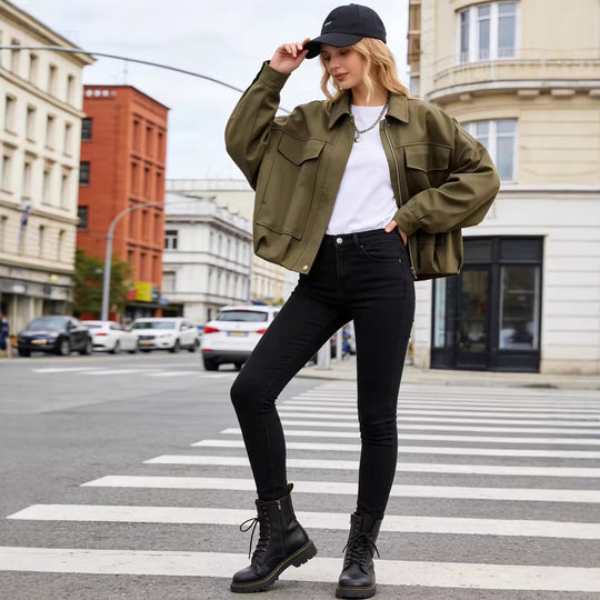 Damen Oversize Kurzjacke mit aufgesetzten Pattentaschen, Tropfenärmeln und elastischem Saum Nord Taschen