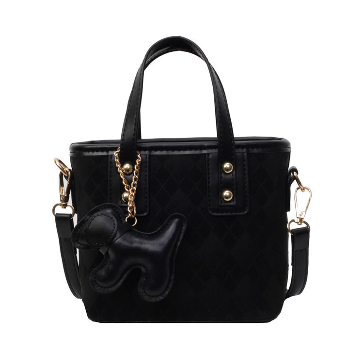 Damen modische Handtasche mit einzigartigem Querdesign und charmantem Tieranhänger Nord Taschen