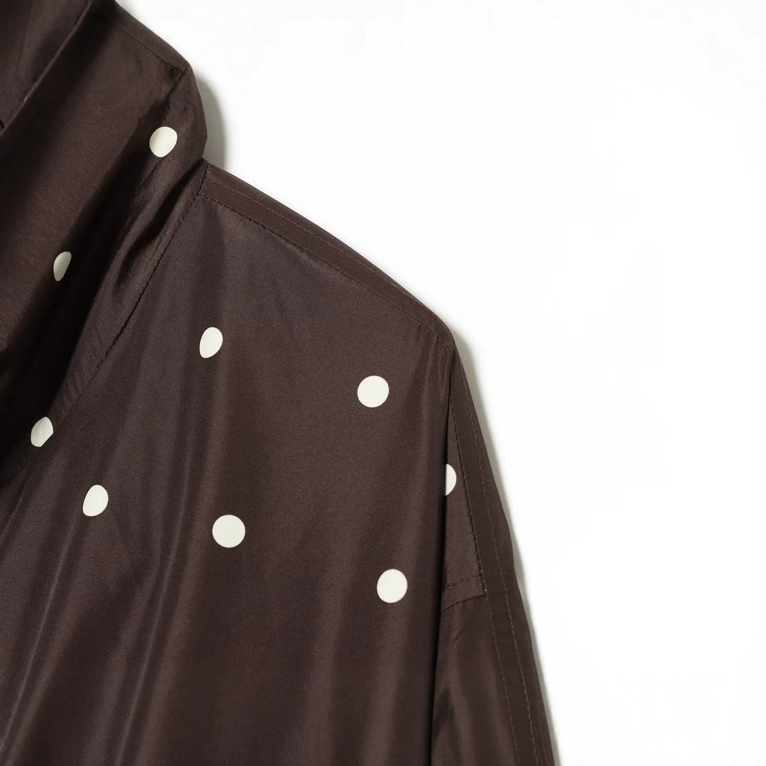 Damen Kurz geschnittener gepunkteter Lightweight-Blouson mit Stehkragen Nord Taschen