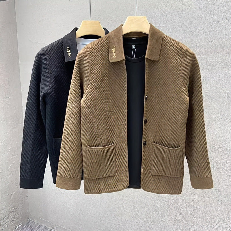Herren Strukturiertes Strickcardigan mit Hemdkragen, Knopfleiste und aufgesetzten Taschen Nord Taschen