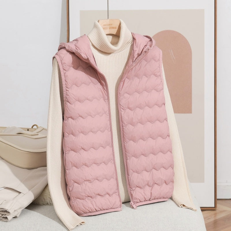 Damen Ultraleichte Kapuzen-Steppweste mit ergonomischer Wellensteppung und kompaktem Packformat Nord Taschen