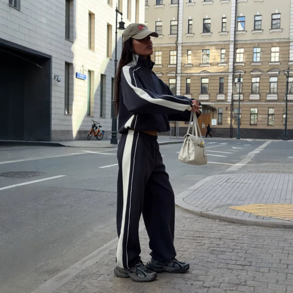 Damen Oversize-Trackset mit Reißverschlussjacke, weitem Jogger und Kontrastseitenstreifen Nord Taschen