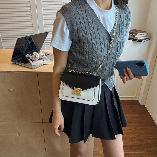 Damen Umhängetasche mit klassischem Klappverschluss und luxuriöser Kettenverzierung Nord Taschen