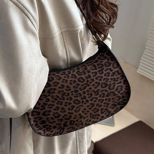 Damen Umhängetasche mit trendigem Leopardenmuster und elegantem goldenen Verschluss Nord Taschen