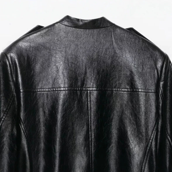Damen Taillierte Wildlederjacke im Military‑Look mit Stehkragen, aufgesetzten Pattentaschen und verdeckter Knopfleiste Nord Taschen