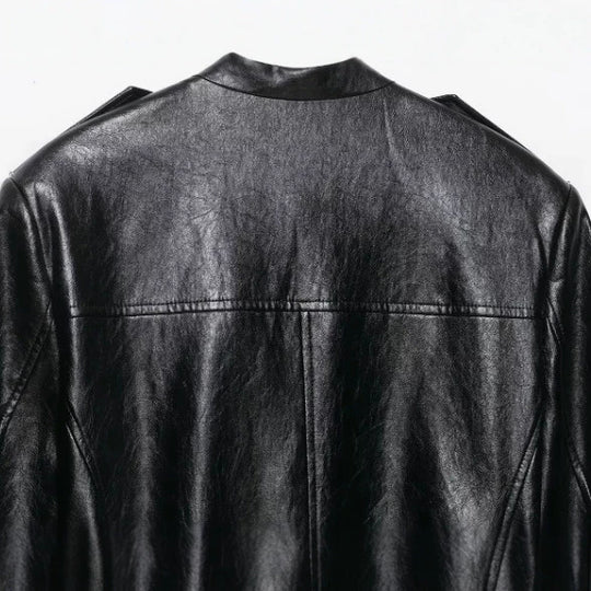 Damen Taillierte Wildlederjacke im Military‑Look mit Stehkragen, aufgesetzten Pattentaschen und verdeckter Knopfleiste Nord Taschen
