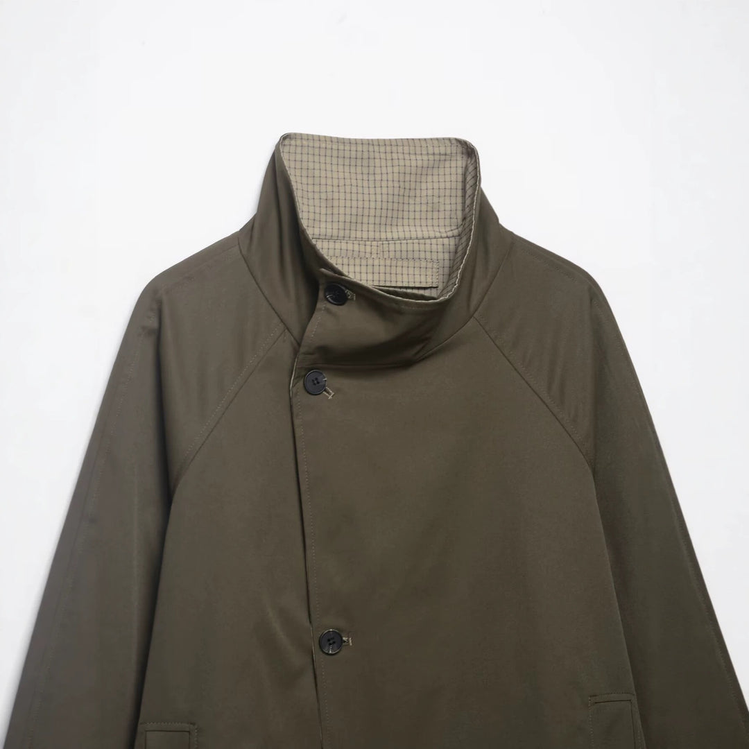 Damen kurzes Cape‑Mantel mit hohem Stehkragen, verdeckter Knopfleiste und Eingrifftaschen Nord Taschen
