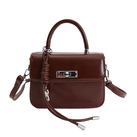 Damen Handtasche mit elegantem Kettenverschluss und abnehmbarem Schulterriemen Nord Taschen