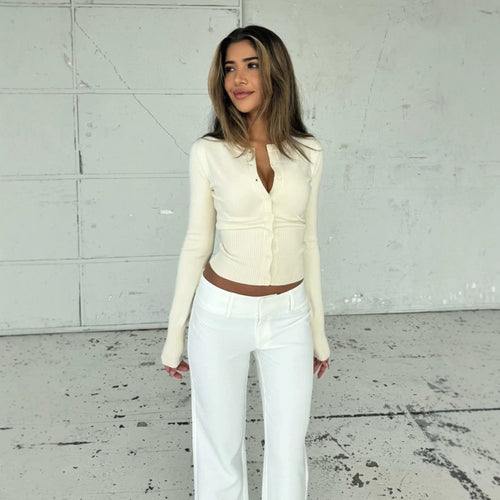 Damen Taillierter Cropped-Cardigan aus Feinstrick mit Rippbund und Knopfleiste Nord Taschen