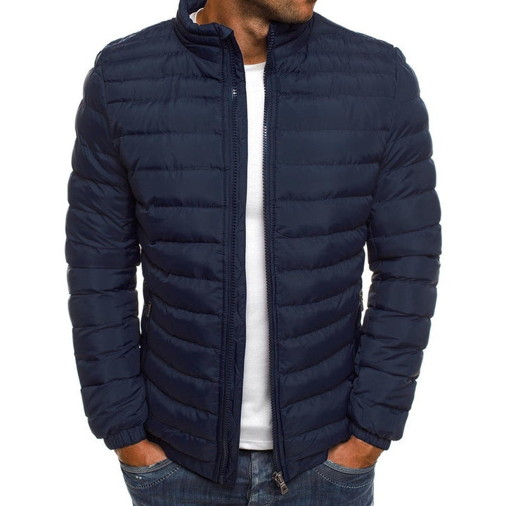 Herren leichte Steppjacke mit hohem Kragen und praktischen Taschen