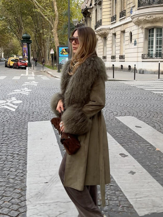 Damen Midilanger Bindemantel aus Veloursleder‑Optik mit Oversize-Fellkragen und voluminösen Fellmanschetten Nord Taschen